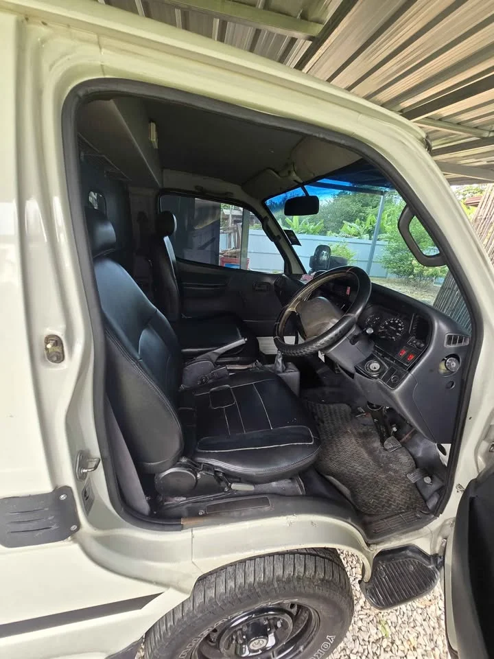 2004 Toyota Commuter IV (H100) 2