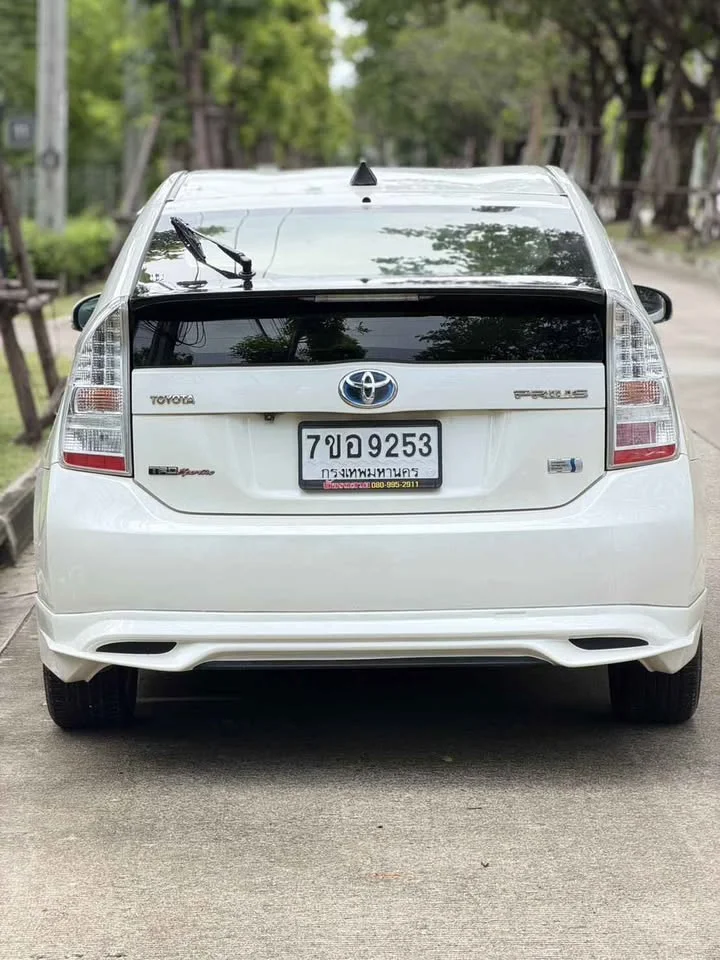 2012 Toyota Prius III 2