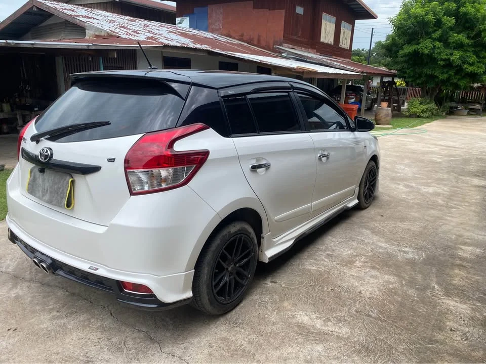 2015 Toyota Yaris III 2