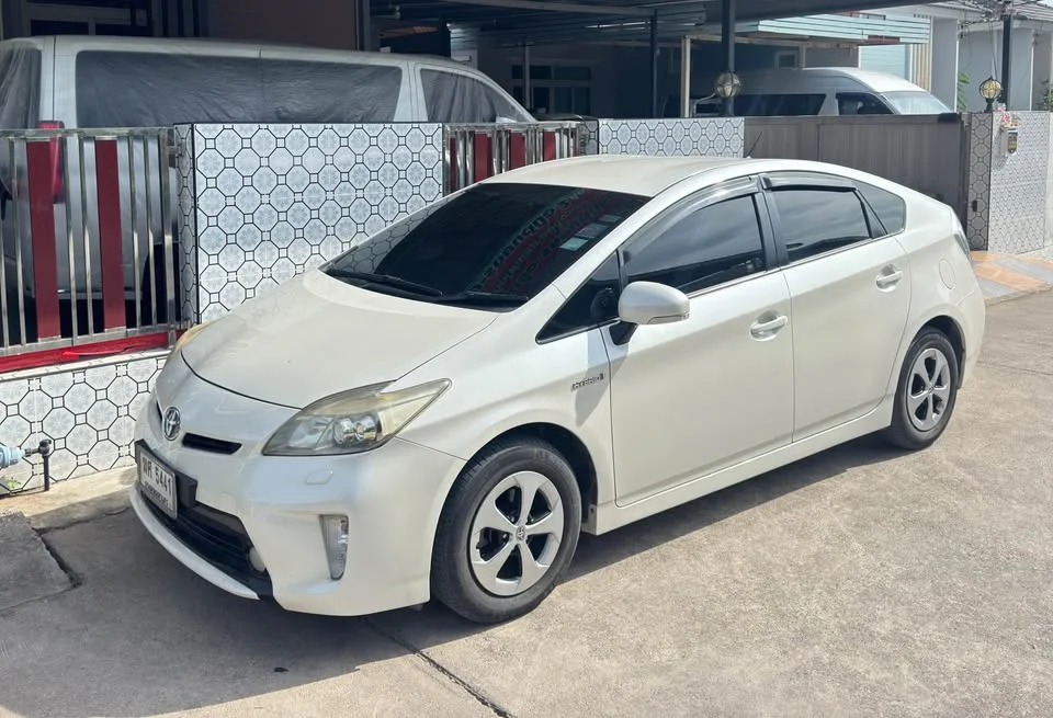 2012 Toyota Prius III 3