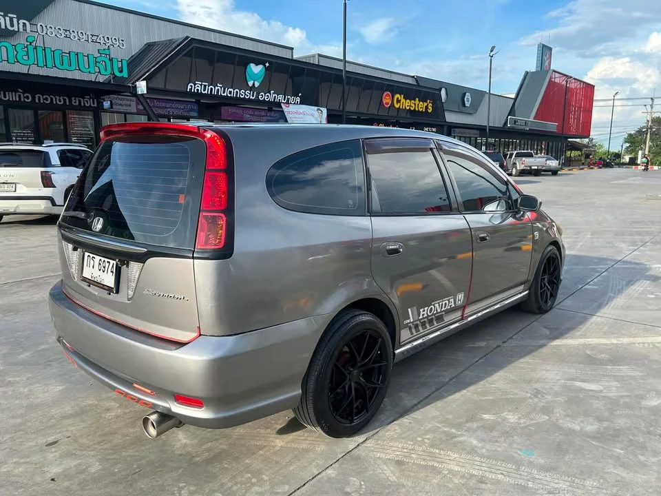 2005 Honda Stream I 3