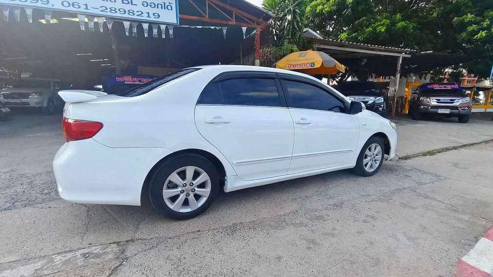 2010 Toyota Corolla Altis X (E140) 3