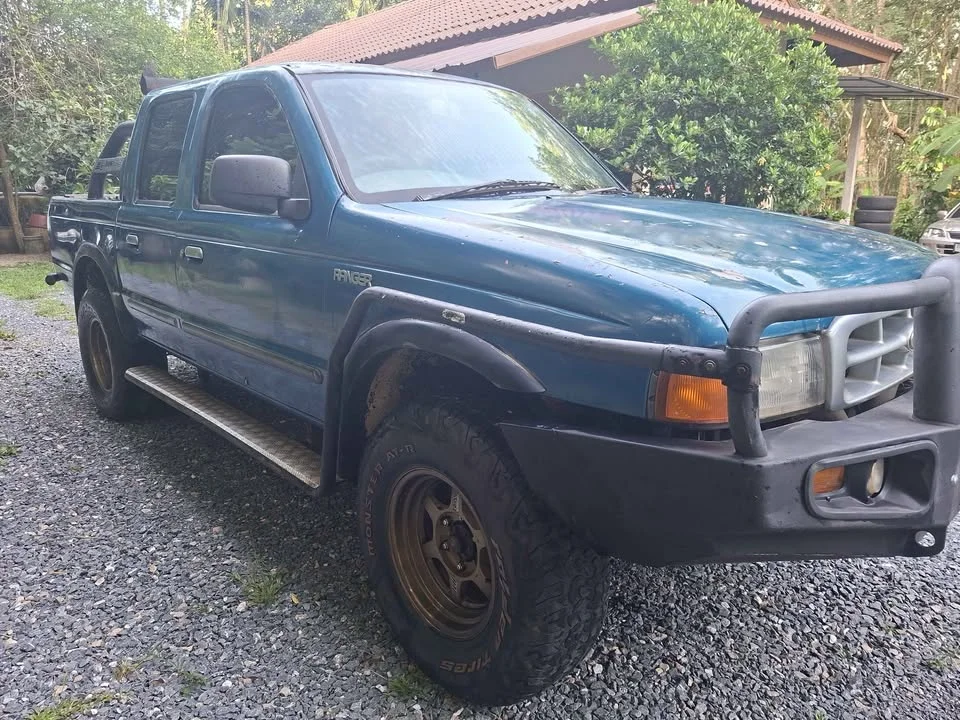 1999 Mazda 2500 Fighter V 2