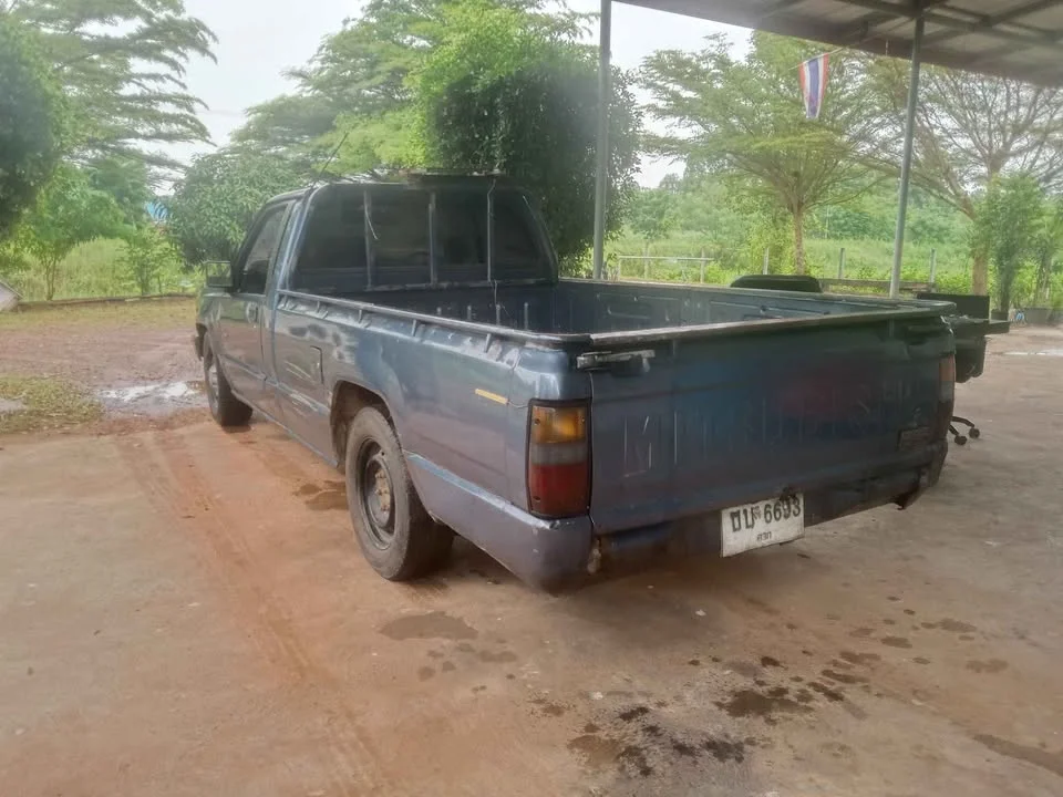 1999 Mitsubishi Triton II 2
