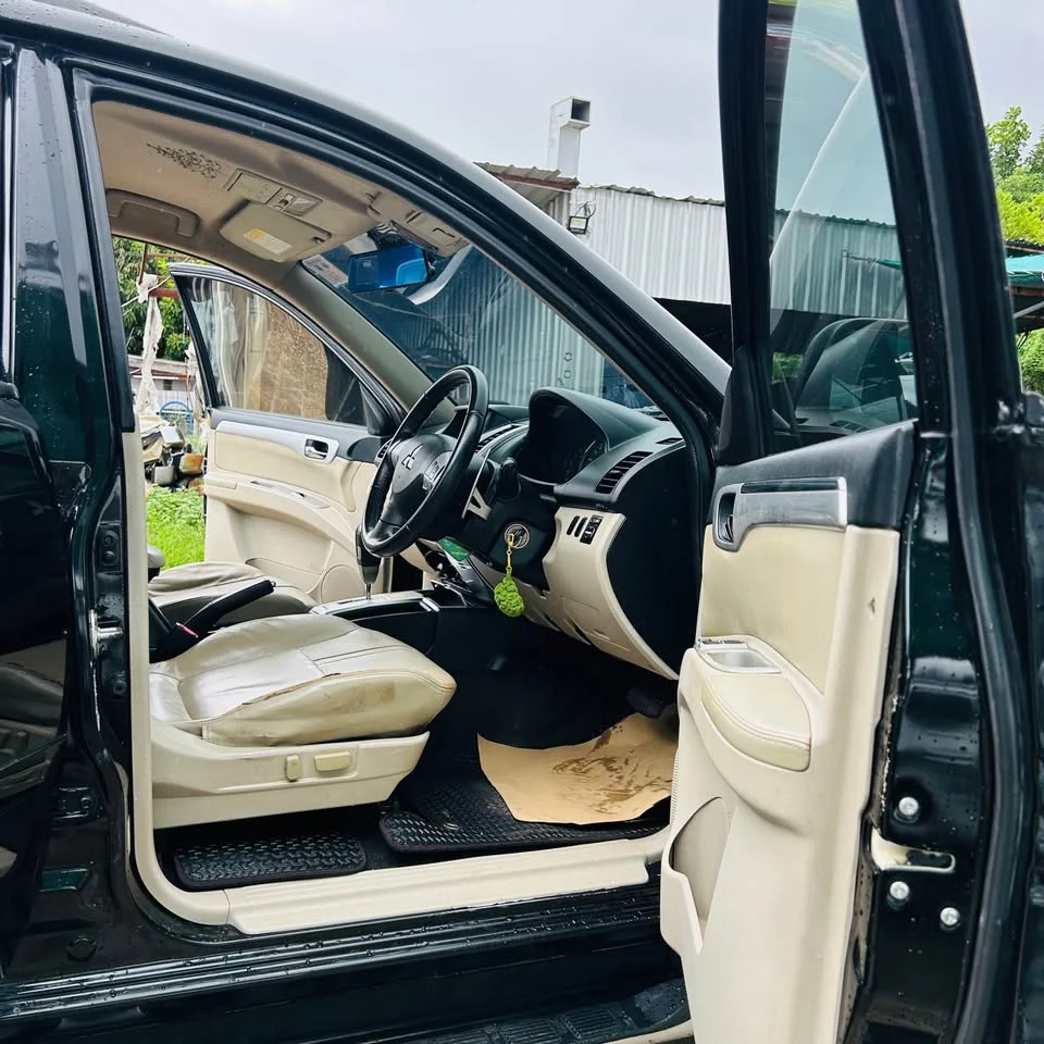 2012 Mitsubishi Pajero Sport II 2