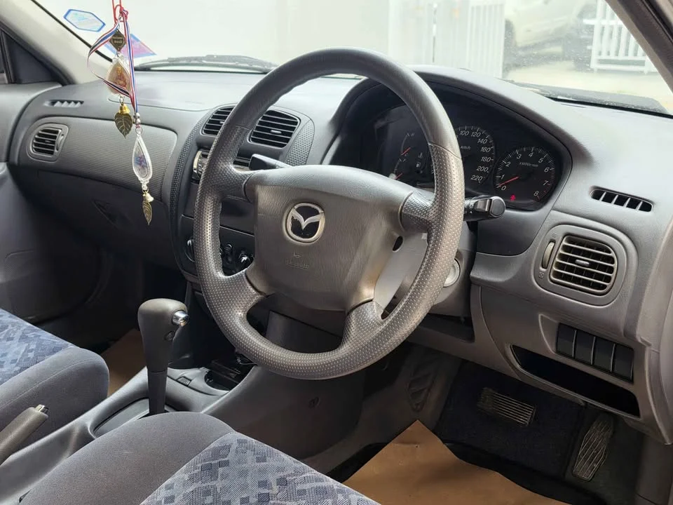 2000 Mazda 323 VIII 2