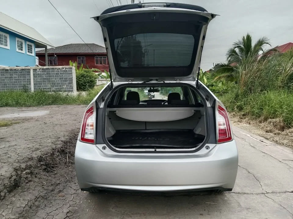 2012 Toyota Prius III 2