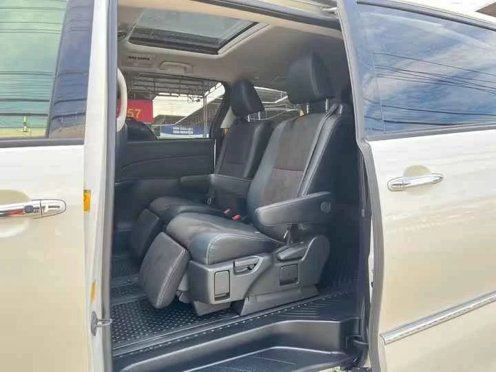 2014 Toyota Estima III 2