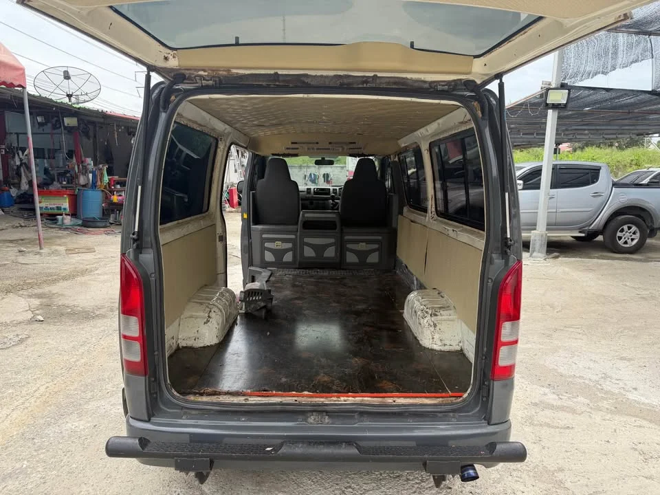 2005 Toyota HiAce V (H200) 2