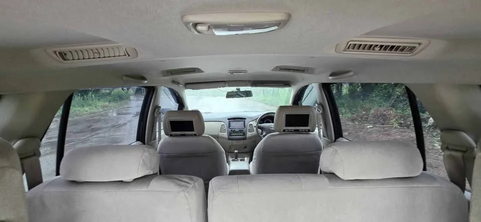 2010 Toyota Innova I 2