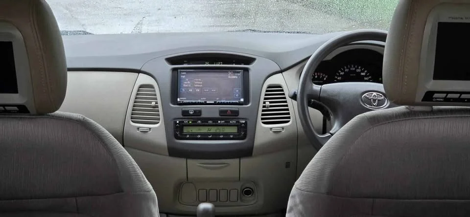 2010 Toyota Innova I 3