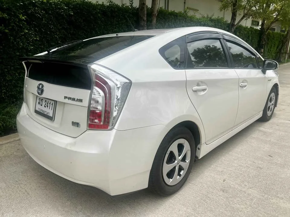 2012 Toyota Prius III 2