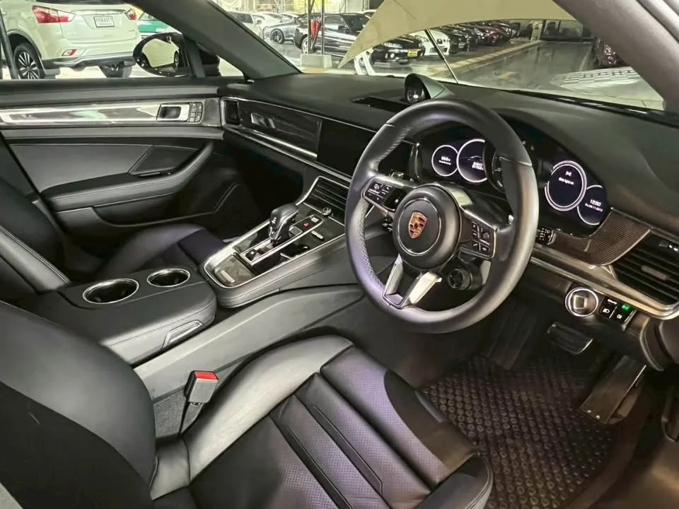2018 Porsche Panamera II 3