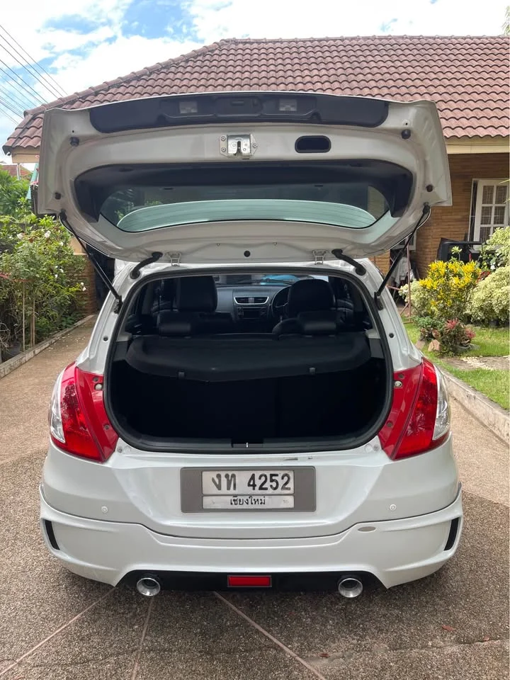 2013 Suzuki Swift II 3