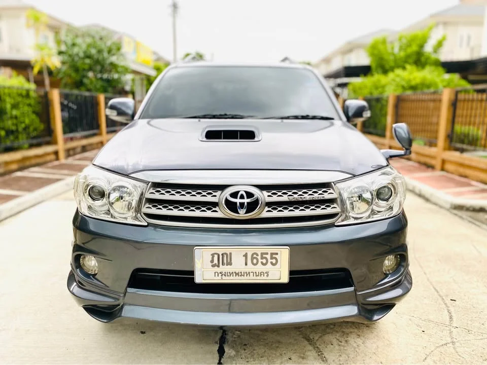 2010 Toyota Fortuner I 3