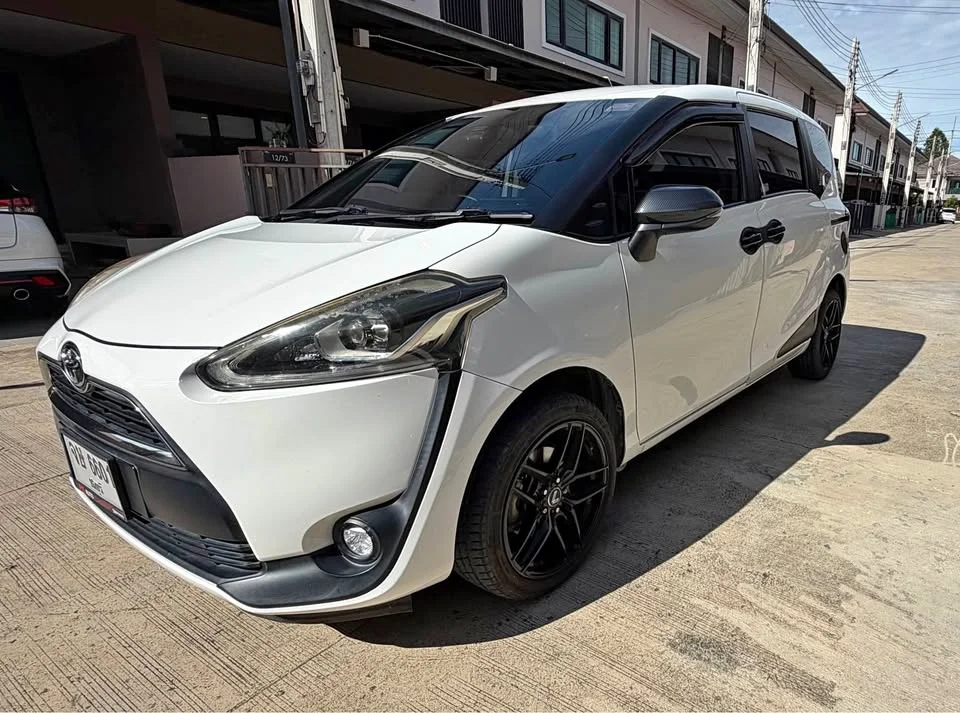 2017 Toyota Sienta II 2