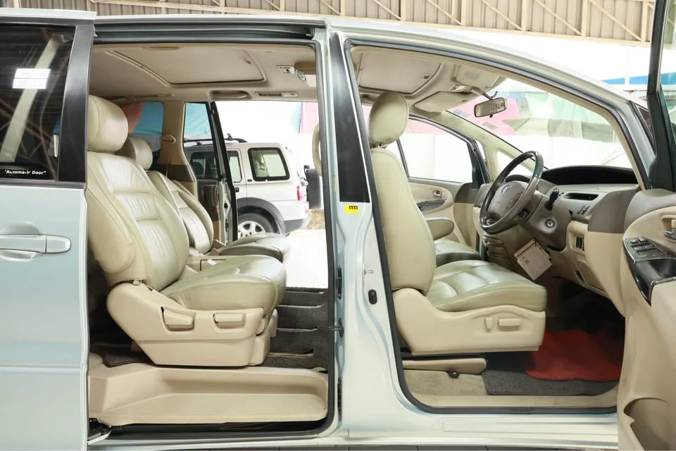 2005 Toyota Estima II 2