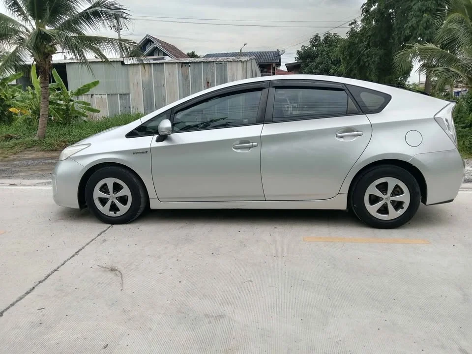 2011 Toyota Prius III 2