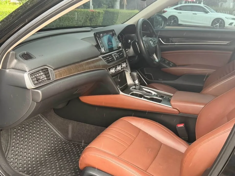 2020 Honda Accord X 2
