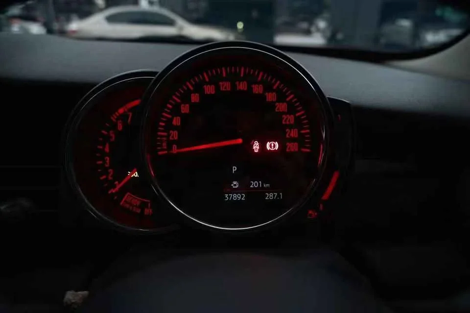 2019 Mini Hatch  III 3