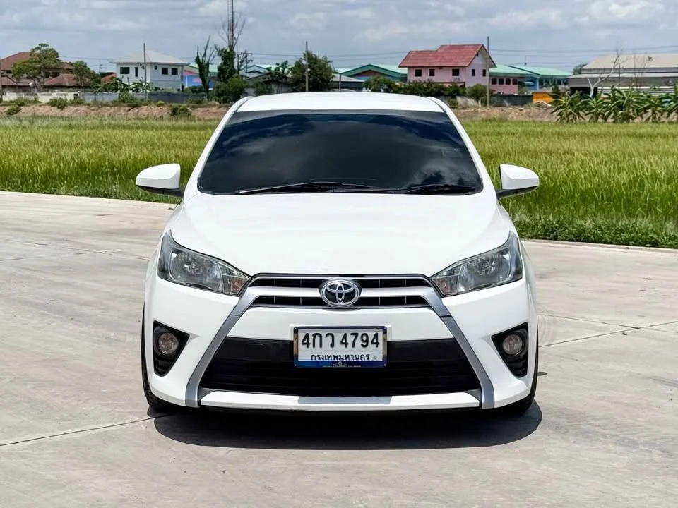 2015 Toyota Yaris III 2