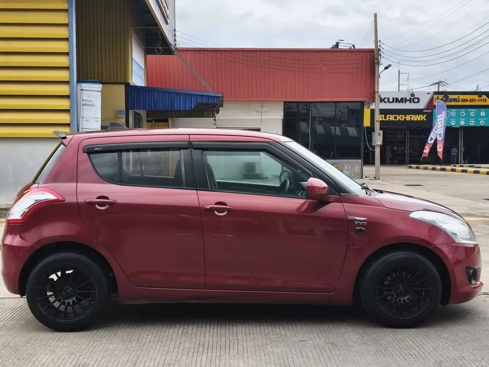 2013 Suzuki Swift II 3