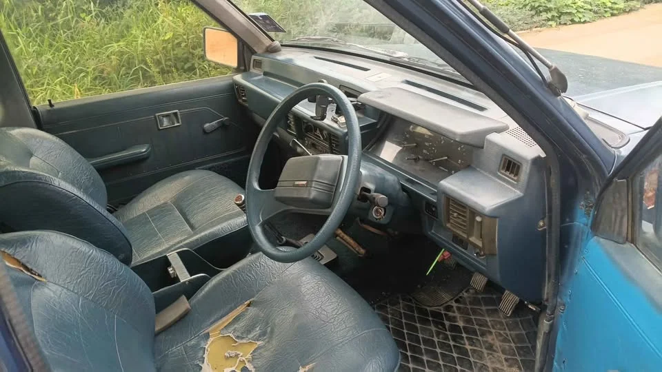 1995 Mitsubishi Triton II 2