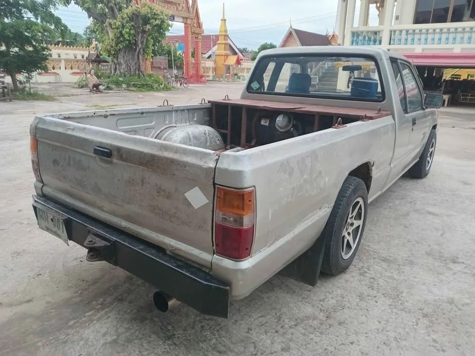 1995 Mitsubishi Triton II 3