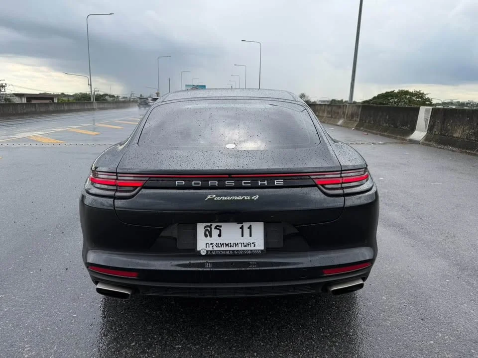 2017 Porsche Panamera II 2