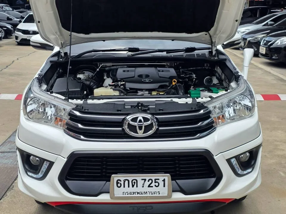2017 Toyota Hilux VIII 2