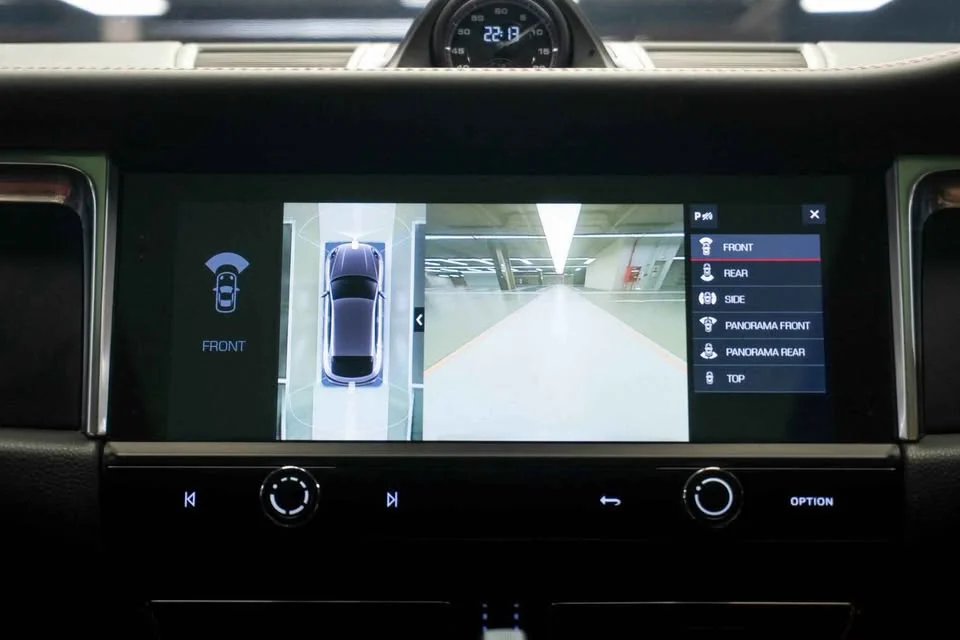 2022 Porsche Macan I 3