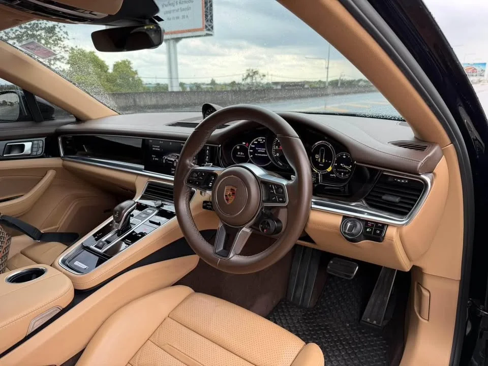 2017 Porsche Panamera II 2