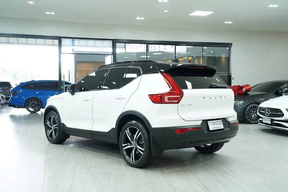 2021 Volvo XC40 2