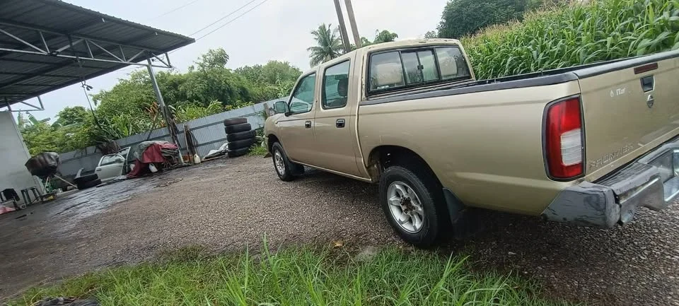 Nissan Frontier I 2