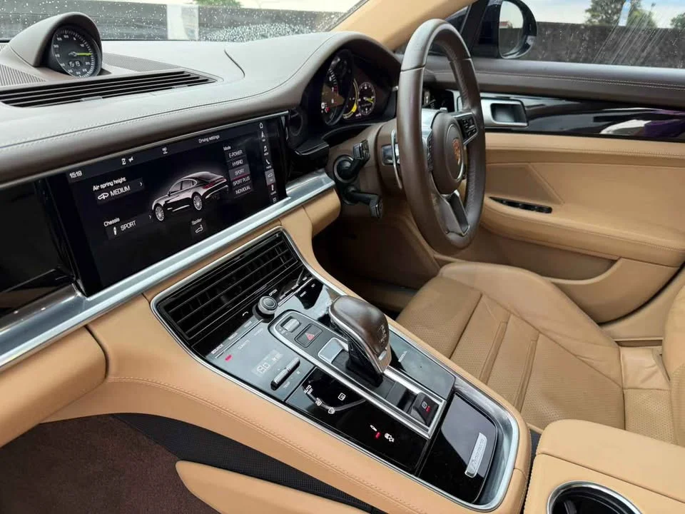 2017 Porsche Panamera II 2