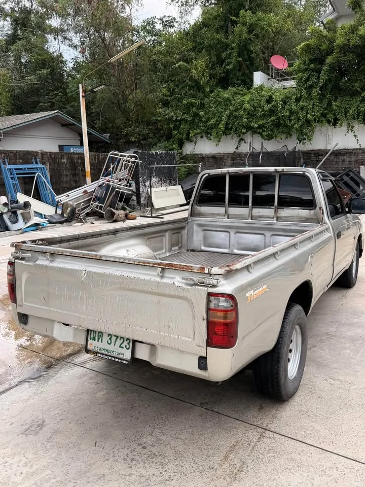 2004 Toyota Hilux Tiger VI 2