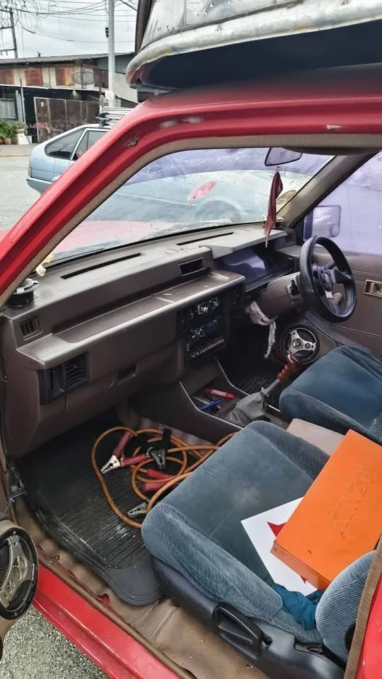 1990 Mitsubishi Triton II 3