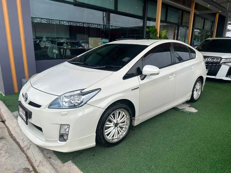 2011 Toyota Prius III 2
