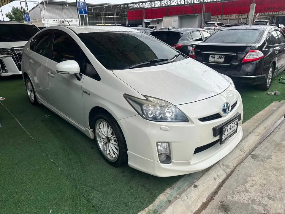 2011 Toyota Prius III 3