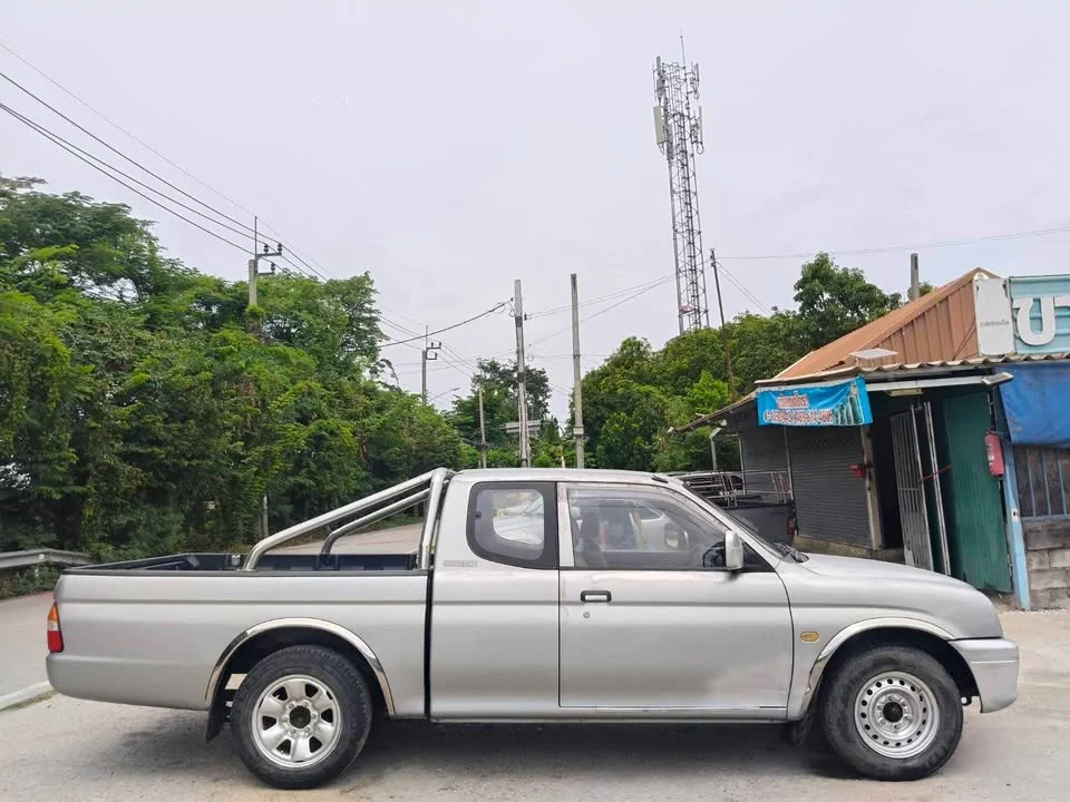 2002 Mitsubishi Strada III 3