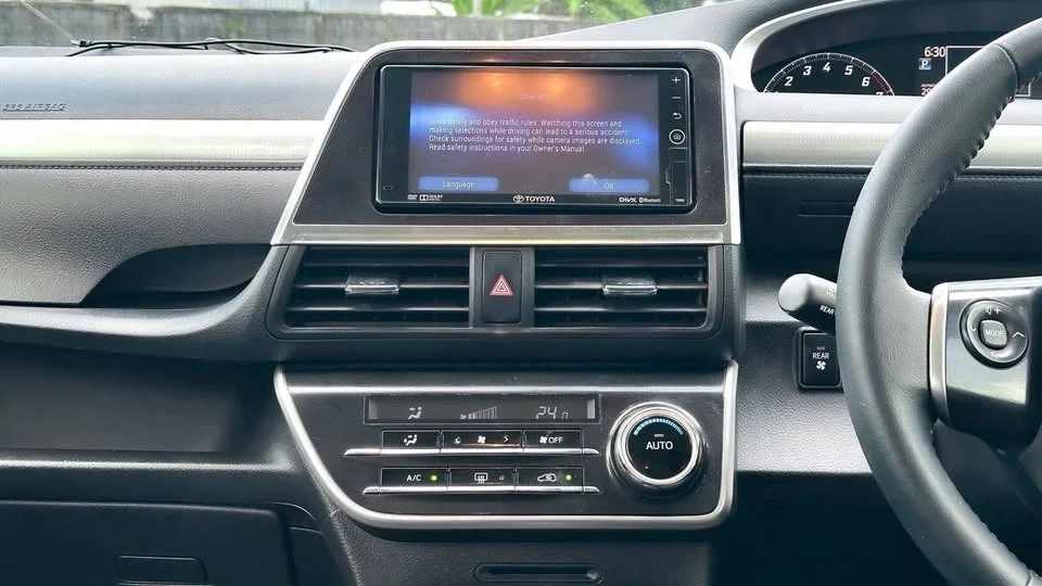 2016 Toyota Sienta II 2