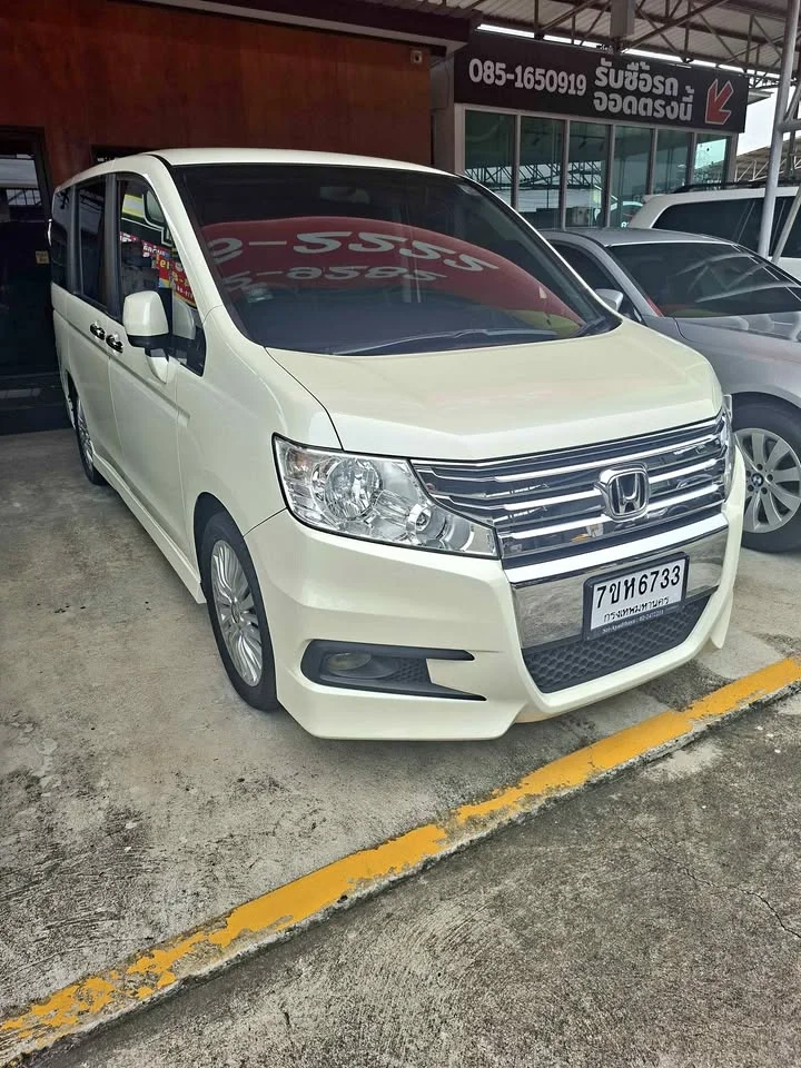 2013 Honda Stepwgn IV 2