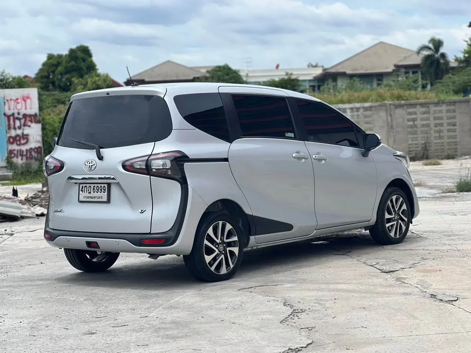 2019 Toyota Sienta II 3