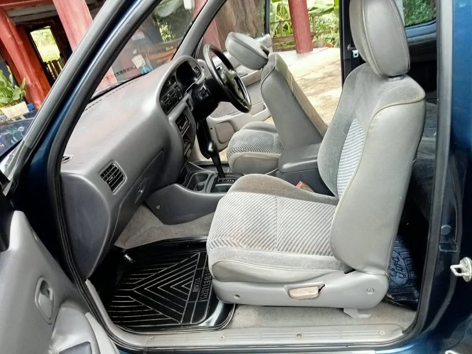 1999 Mazda 2500 Fighter V 2
