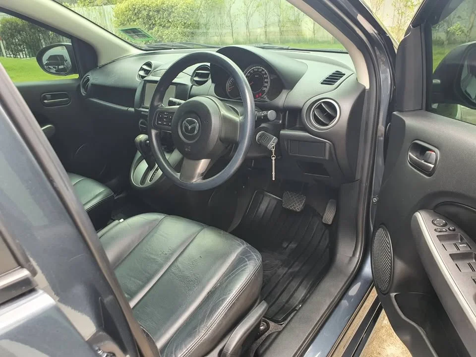 2013 Mazda 2 II 3