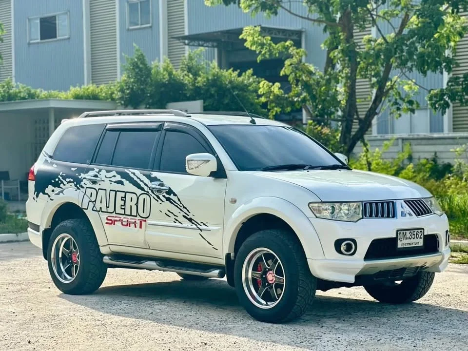2011 Mitsubishi Pajero Sport II 2