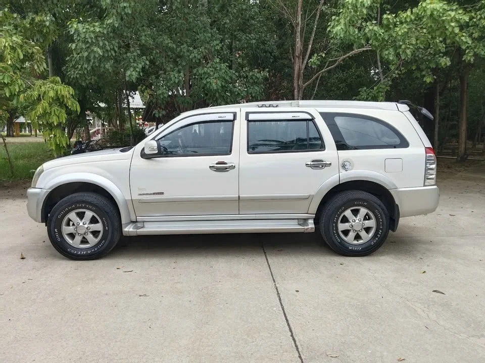 2005 Isuzu MU-7 2