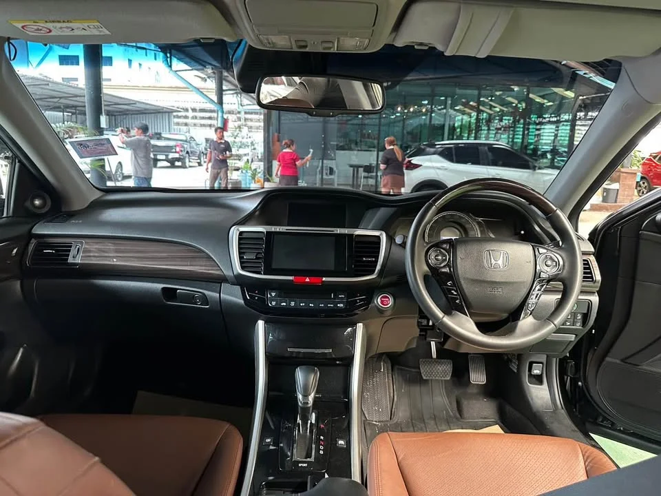 2017 Honda Accord IX 3