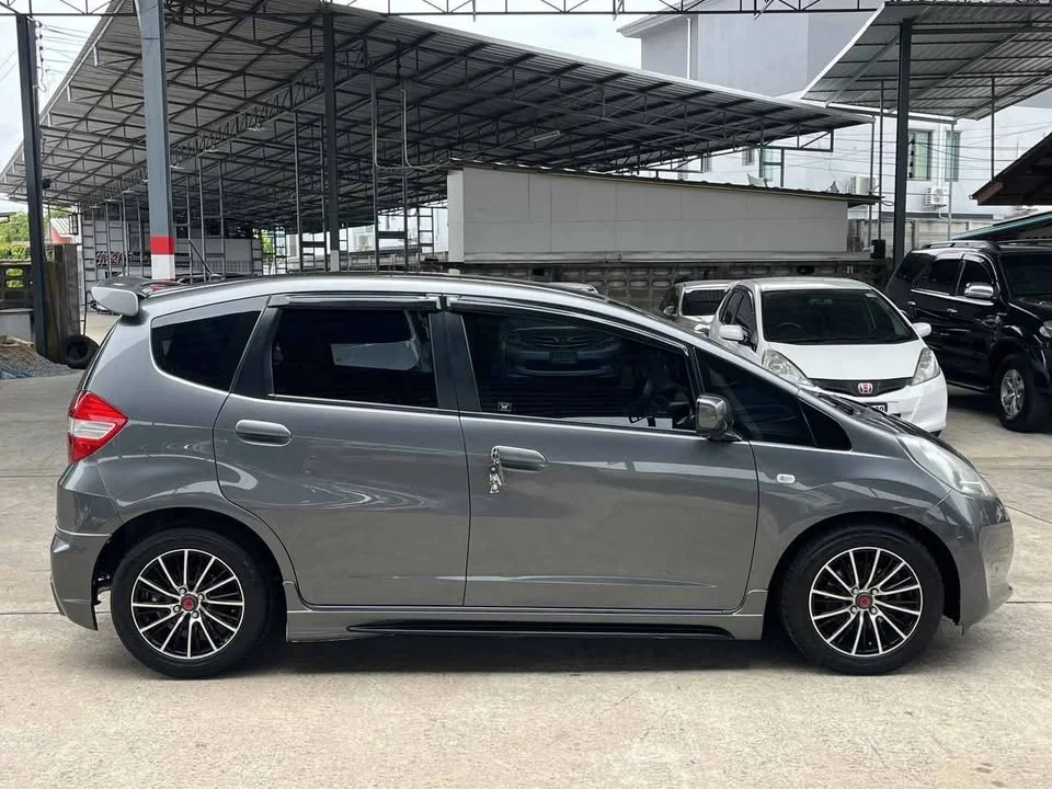 2013 Honda Jazz II 2