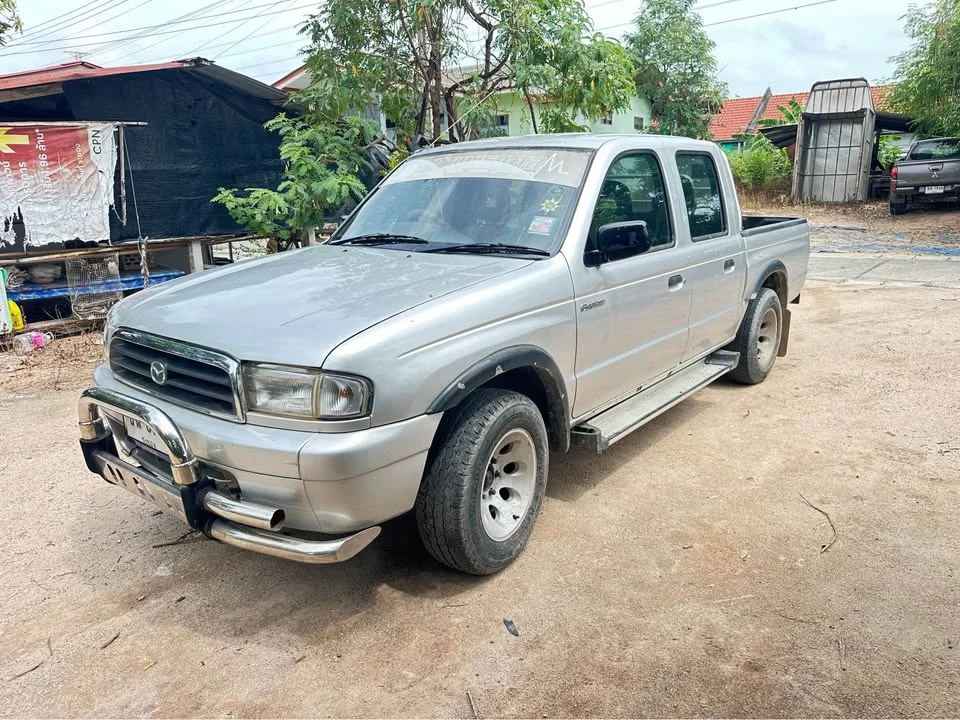 1999 Mazda 2500 Fighter V 2